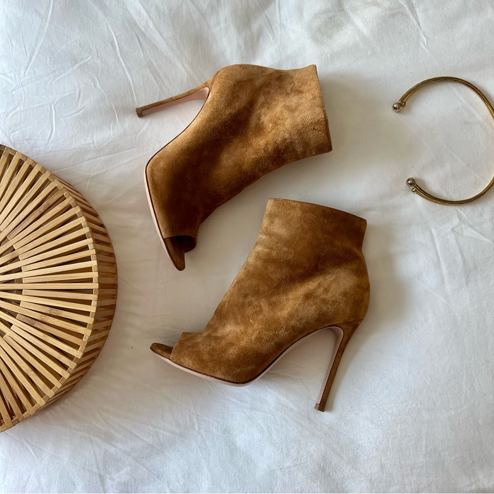 {gianvito rossi} camel suede open-toed booties